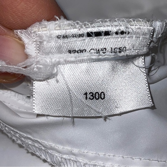 Columbia Woman’s White Full Zip Lightweight Packable Jacket - Picture 11 of 17